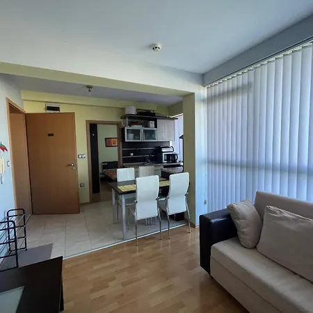 Private 2-Bedroom Apartment 